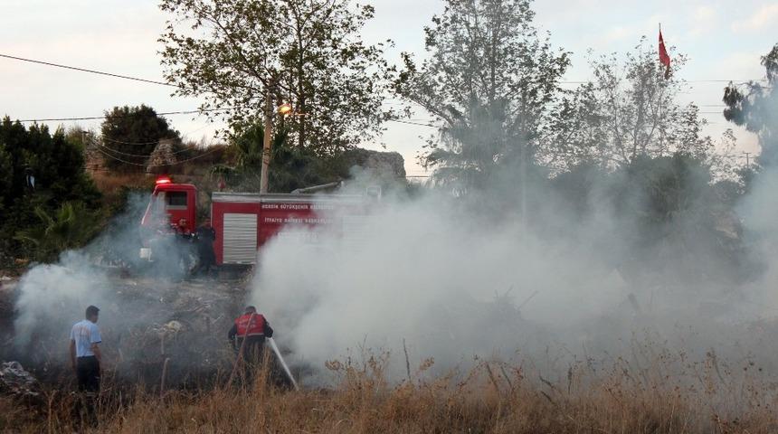 Aynı arsada 3 saat arayla 2 kez yangın çıktı