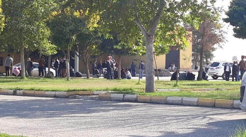 Suriyeliler &uuml;lkelerine d&ouml;nmek i&ccedil;in sınırda