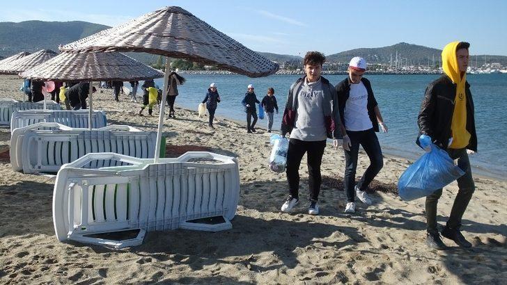Burhaniye’de öğrenciler sahil temizliği yaptı G2