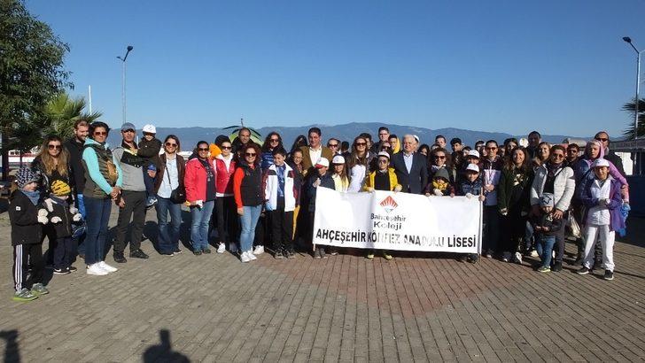 Burhaniye’de öğrenciler sahil temizliği yaptı G3