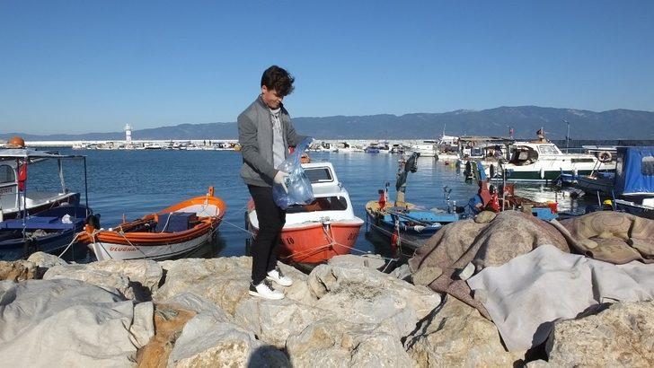 Burhaniye’de öğrenciler sahil temizliği yaptı G4