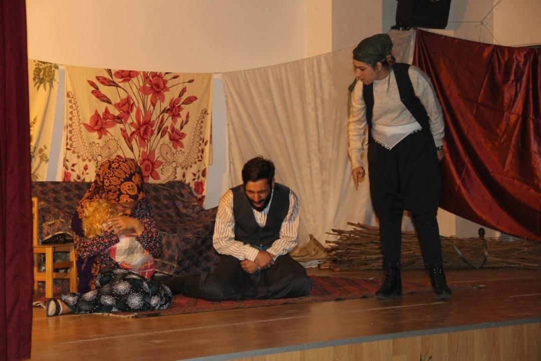 Solhan&rsquo;da farkındalık i&ccedil;in tiyatro