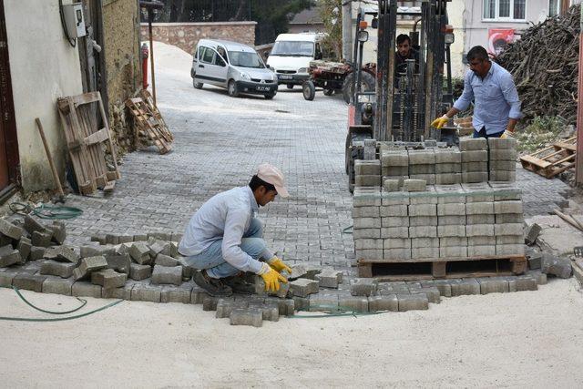 Umurbey yollarına Gemlik Belediyesi imzası