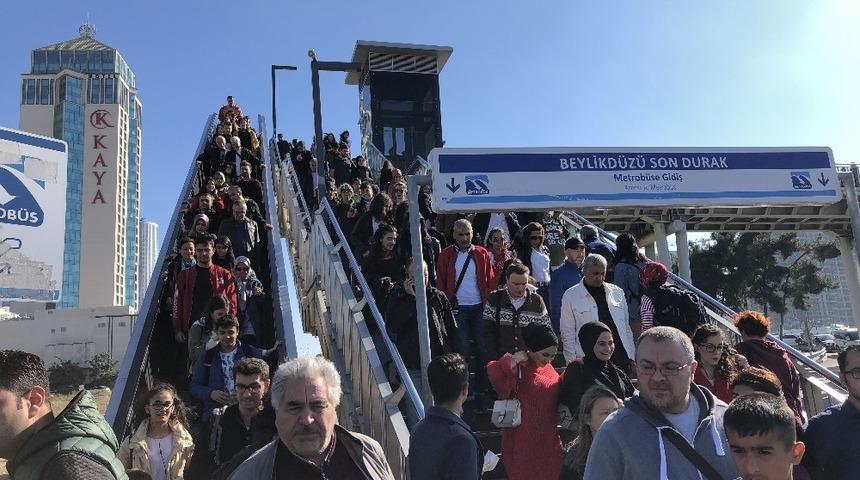 T&Uuml;YAP kitap fuarında hafta sonu yoğunluğu