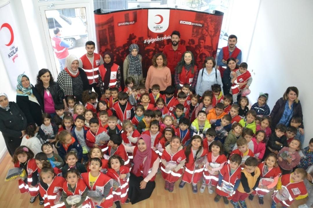 Kızılay Şube Başkanı Albayrak: "T&uuml;rkiye&rsquo;nin emin elleri olarak d&uuml;nyanın her yerinde hizmet veriyoruz"