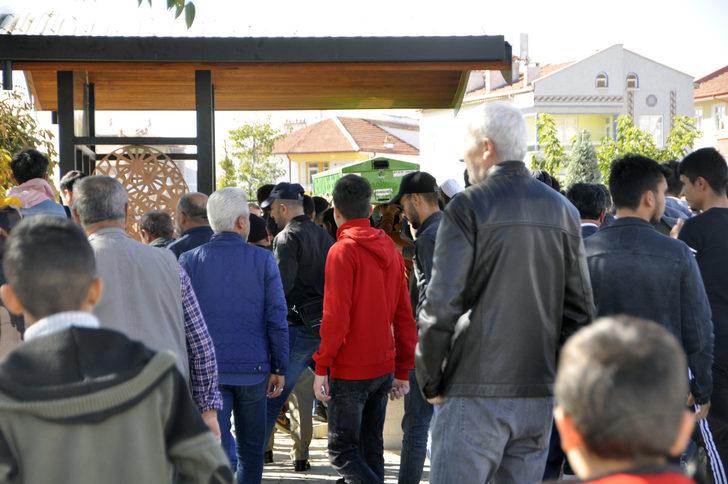 Öldürdüğü oğlunun cenazesine katılmak istedi G4