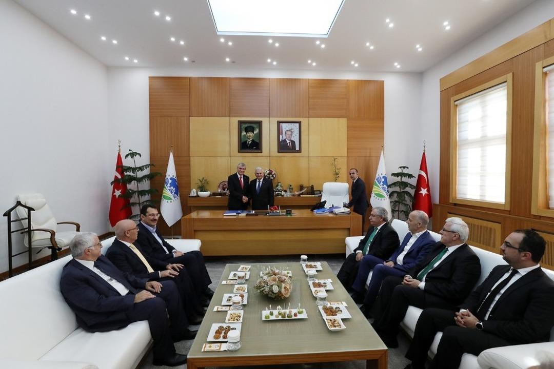 Binali Yıldırım: &ldquo;Başkan Y&uuml;ce, birikimi ve tecr&uuml;besiyle Sakarya&rsquo;ya değer katacak&rdquo;