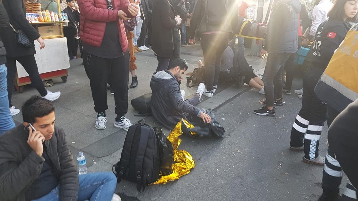 Beşiktaş'ta otob&uuml;s durağa daldı! &Ouml;l&uuml; ve yaralılar var