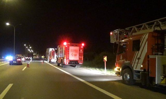 Silivri de TIR ın lastikleri seyir halindeyken alev aldı 1