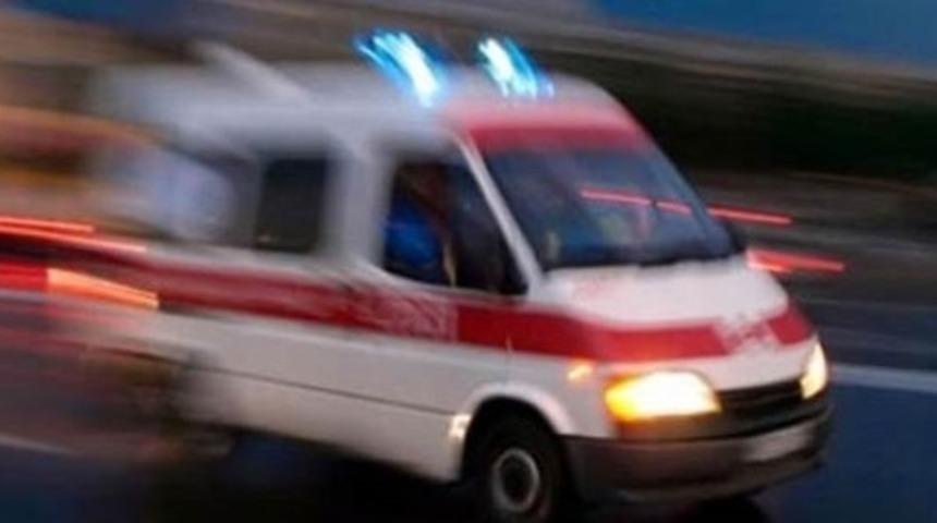 Üzerine kapı düşen çocuk hayatını kaybetti