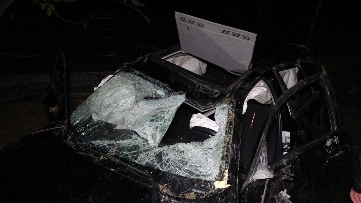 Sorumsuz s&uuml;r&uuml;c&uuml; 60 metreden u&ccedil;tu, hastanede arkadaşını sorunca ekipler seferber oldu