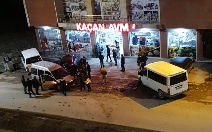 Yüksekova’da maddi hasarlı trafik kazası G3