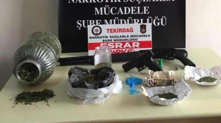 Tekirdağ&rsquo;da 1 bu&ccedil;uk kilo uyuşturucu ele ge&ccedil;irildi: 4 g&ouml;zaltı