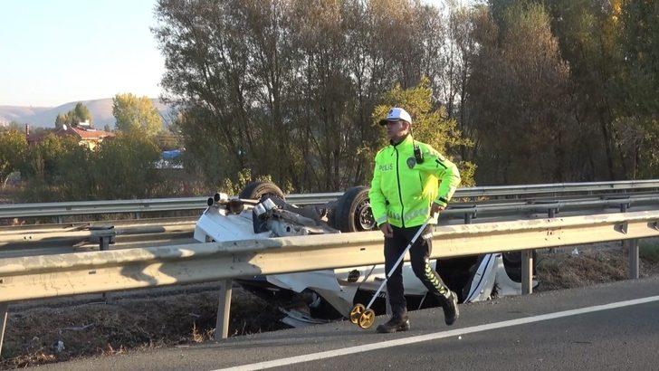 Tıra çarpan otomobil sürüklenerek ters döndü: 1 ölü, 5 yaralı G3