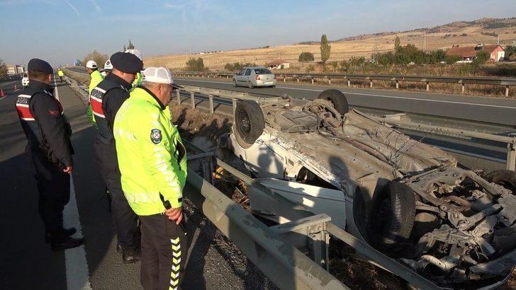 Tıra çarpan otomobil sürüklenerek ters döndü: 1 ölü, 5 yaralı G4