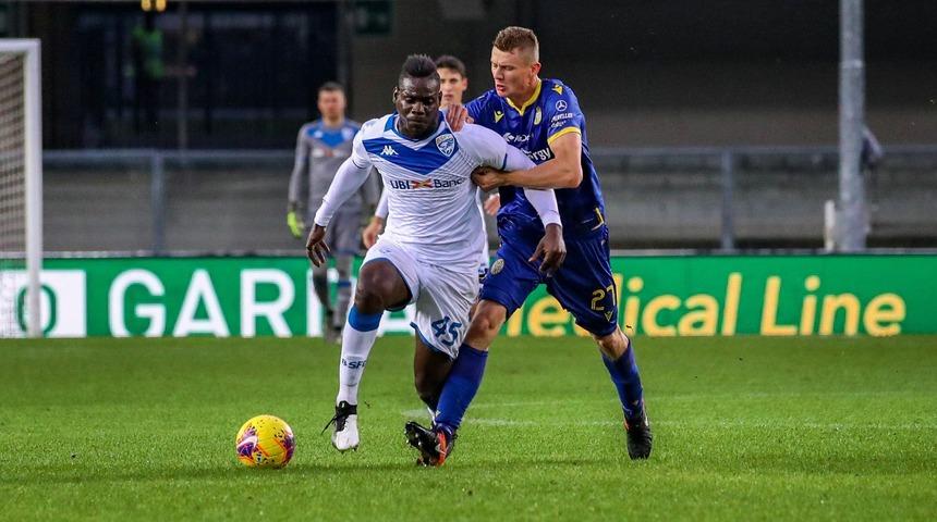 Roma'dan ırkçı tezahüratlara maruz kalan Balotelli'ye destek mesajı