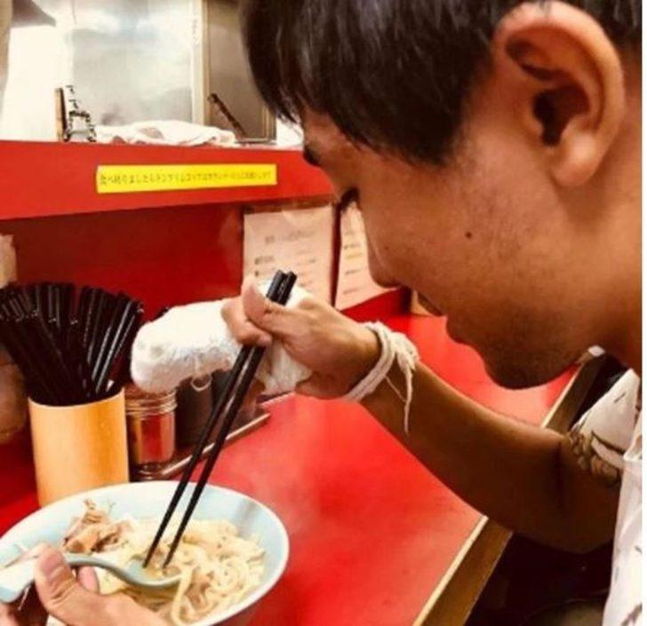 Hamam böceği ile aşk yaşayan genç: Onun hayalini kuruyorum! G5