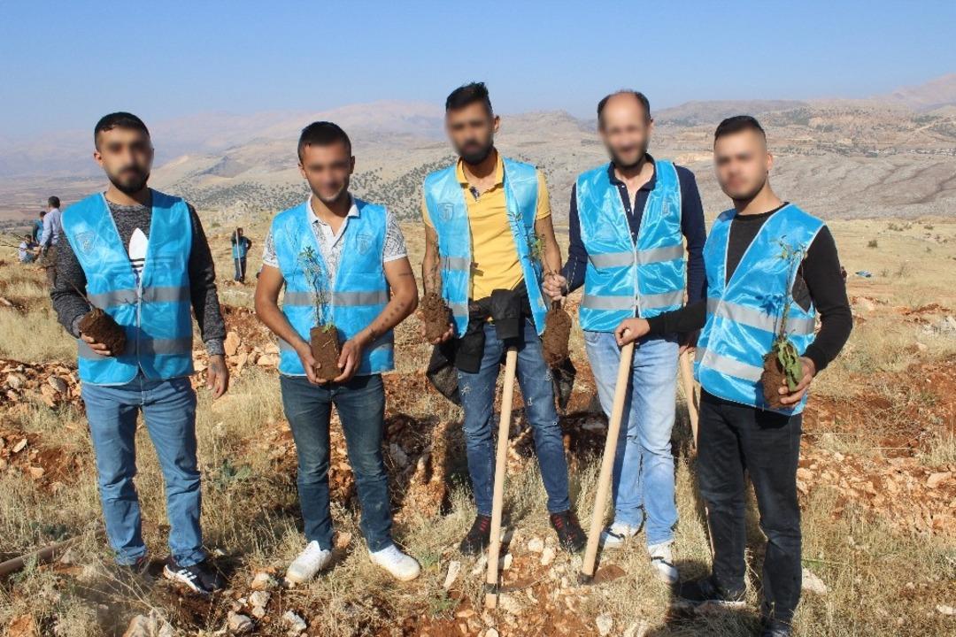 Y&uuml;k&uuml;ml&uuml;ler badem fidanı dikti