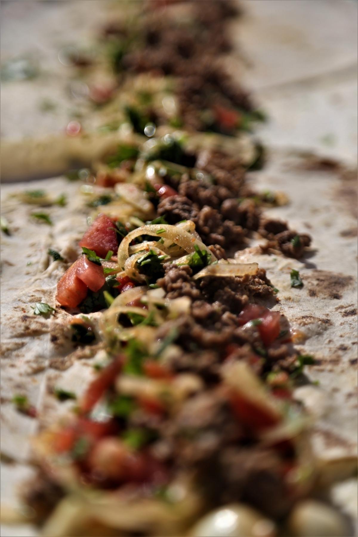 Narenciye Festivali'nde aş&ccedil;ılık b&ouml;l&uuml;m&uuml; &ouml;ğrencilerinden 33 metrelik tantuni