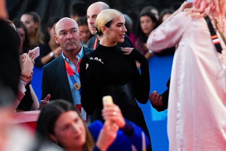  MTV EMA Ödül gecesinde kıyafetler dikkat çekti  G5