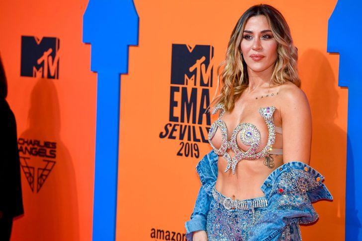  MTV EMA Ödül gecesinde kıyafetler dikkat çekti  G1