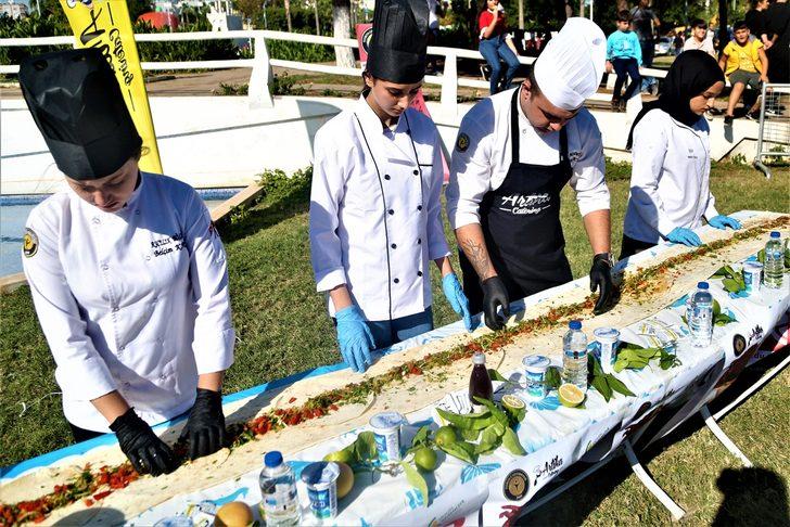 Narenciye Festivali'nde aşçılık bölümü öğrencilerinden 33 metrelik tantuni G2