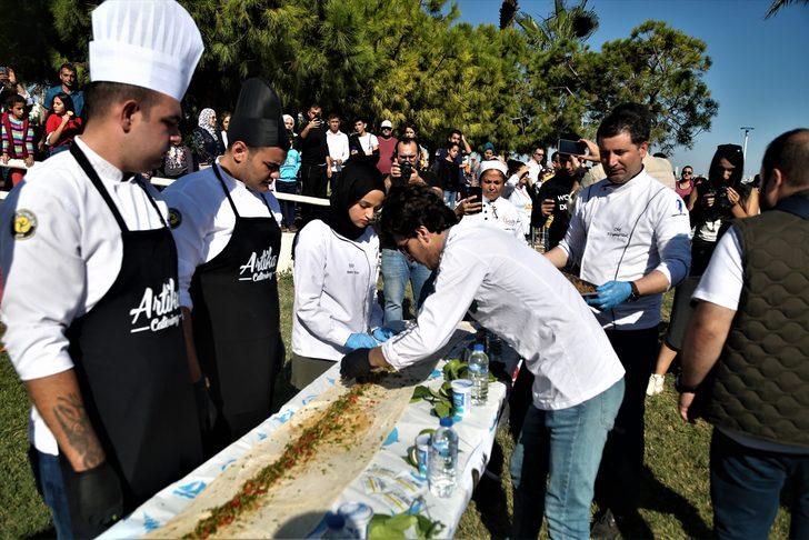 Narenciye Festivali'nde aşçılık bölümü öğrencilerinden 33 metrelik tantuni G4