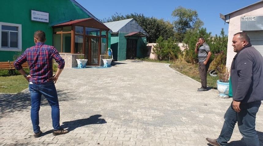 Kars&rsquo;ta k&ouml;y i&ccedil;i yolları bitirilerek hizmete a&ccedil;ılıyor