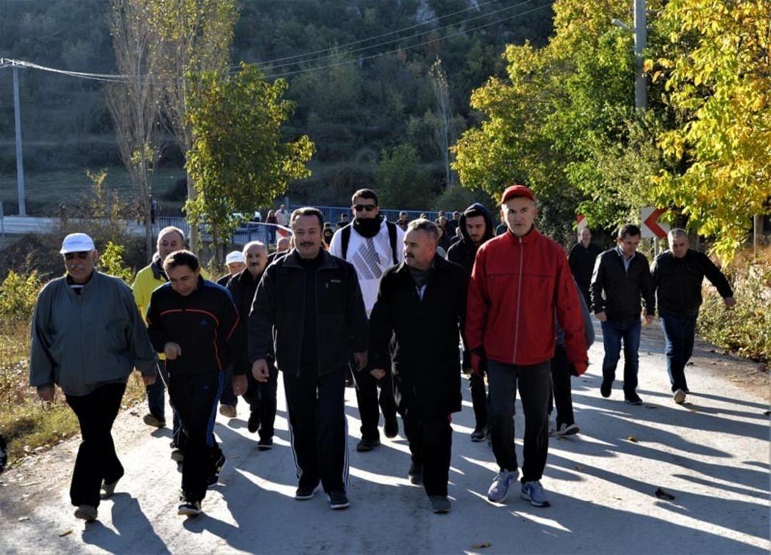 Vali Şent&uuml;rk ile birlikte iki g&uuml;nde 16 kilometre y&uuml;r&uuml;d&uuml;ler