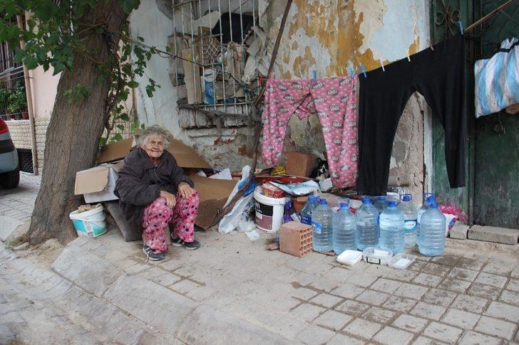 Aydın'da kaldırımda geçen dram dolu bir hayat G5