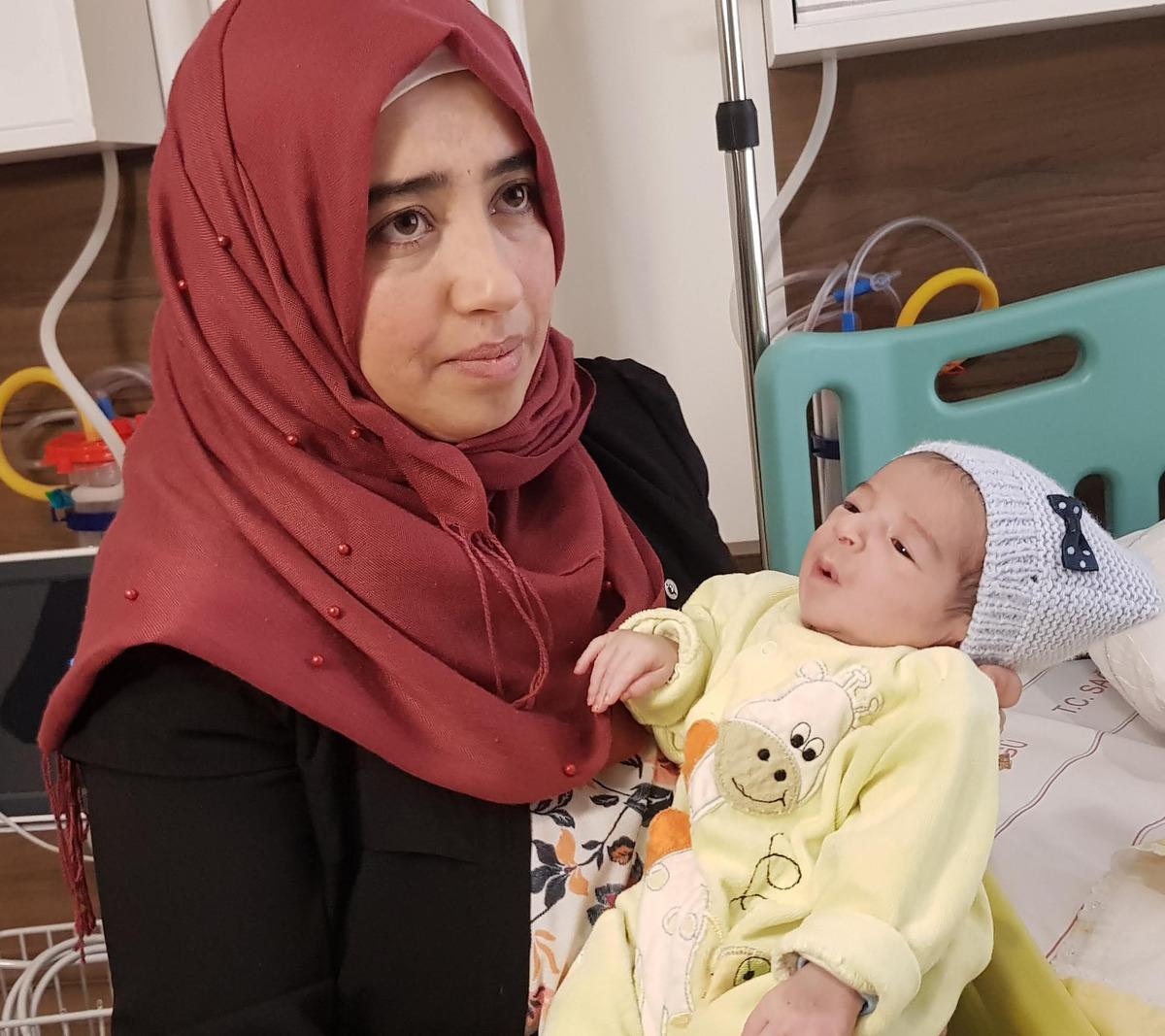 Iraklı bebek, ambulans u&ccedil;akla getirildiği İstanbul&rsquo;da şifa buldu