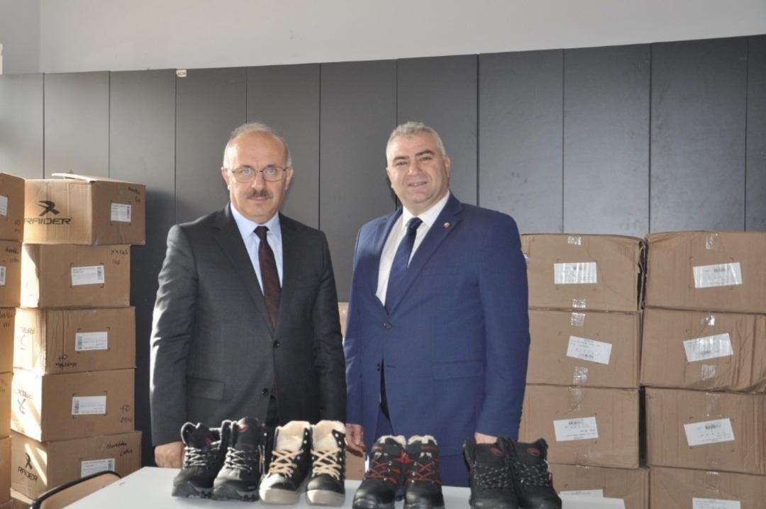 İhtiya&ccedil; sahibi &ouml;ğrencilere bot yardımı yapıldı