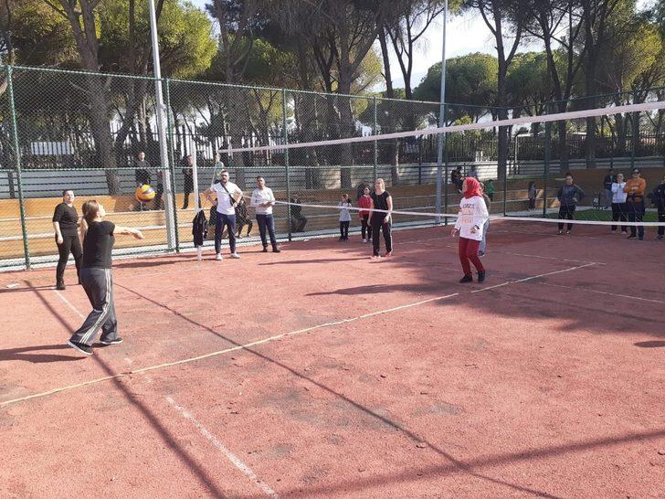 Ev kadınları ve çalışan kadınlar voleybol turnuvasında buluştu G1