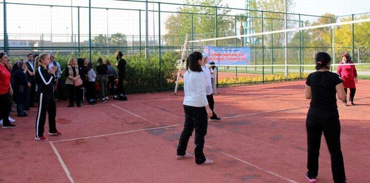 Ev kadınları ve çalışan kadınlar voleybol turnuvasında buluştu G3