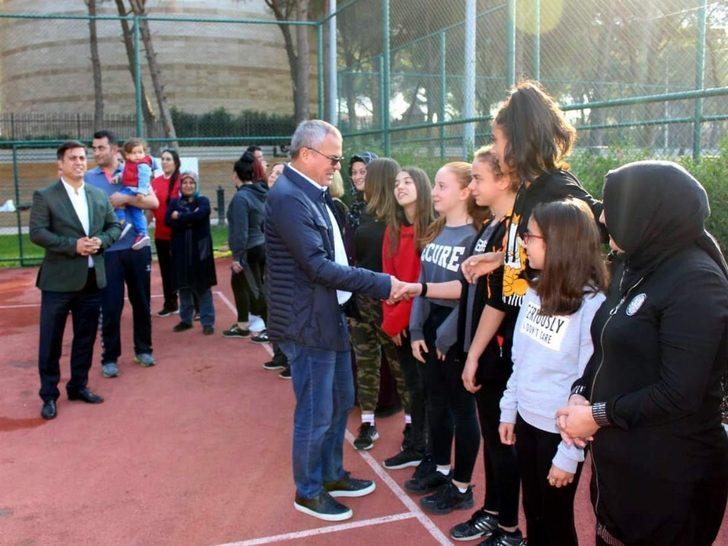 Ev kadınları ve çalışan kadınlar voleybol turnuvasında buluştu G5
