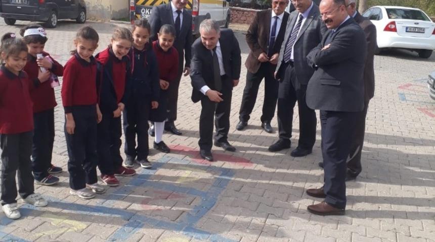 Kaymakam Duru &ouml;ğrencilerle sek sek oynadı
