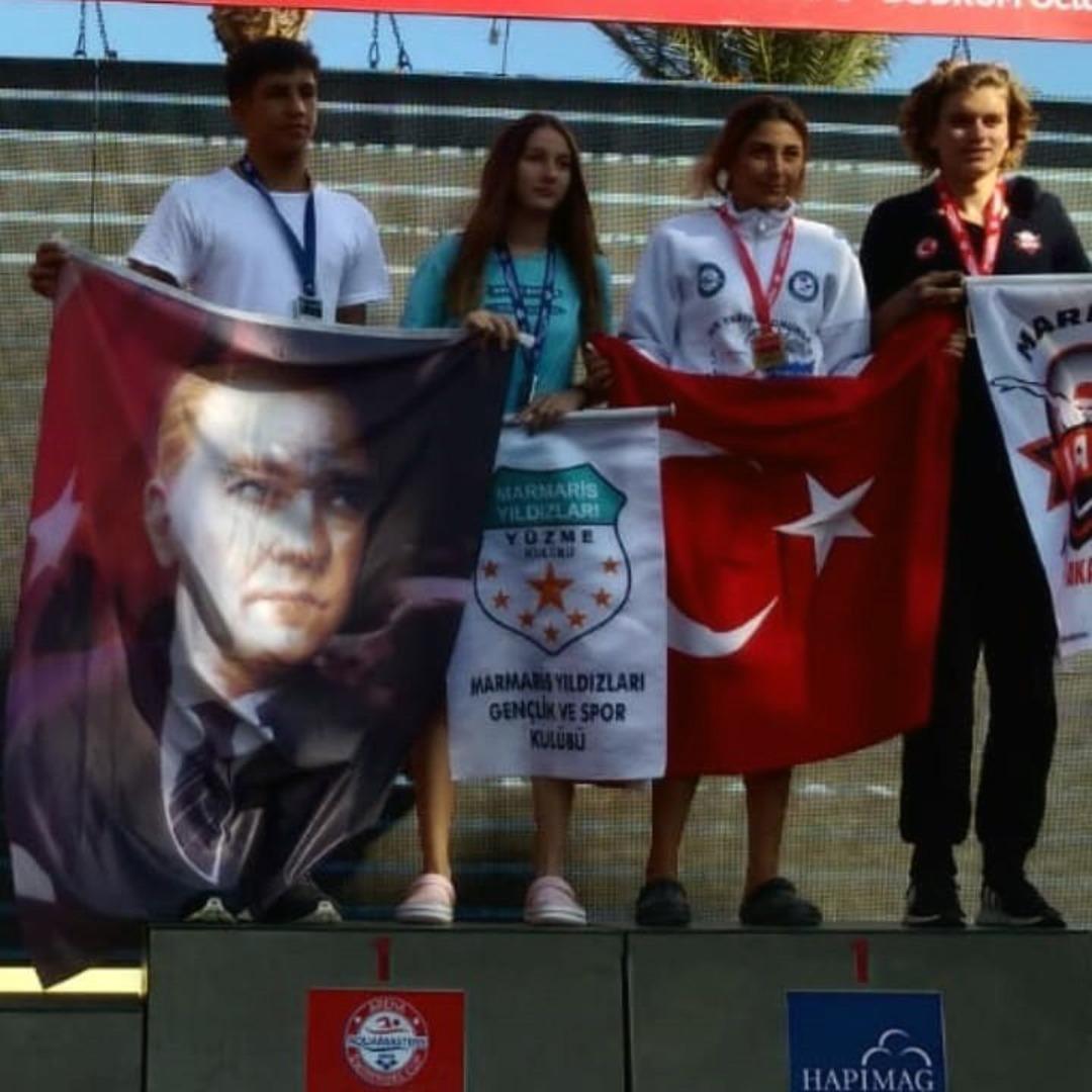 Milaslı sporcular Y&uuml;zme şampiyonasından derece ile d&ouml;nd&uuml;