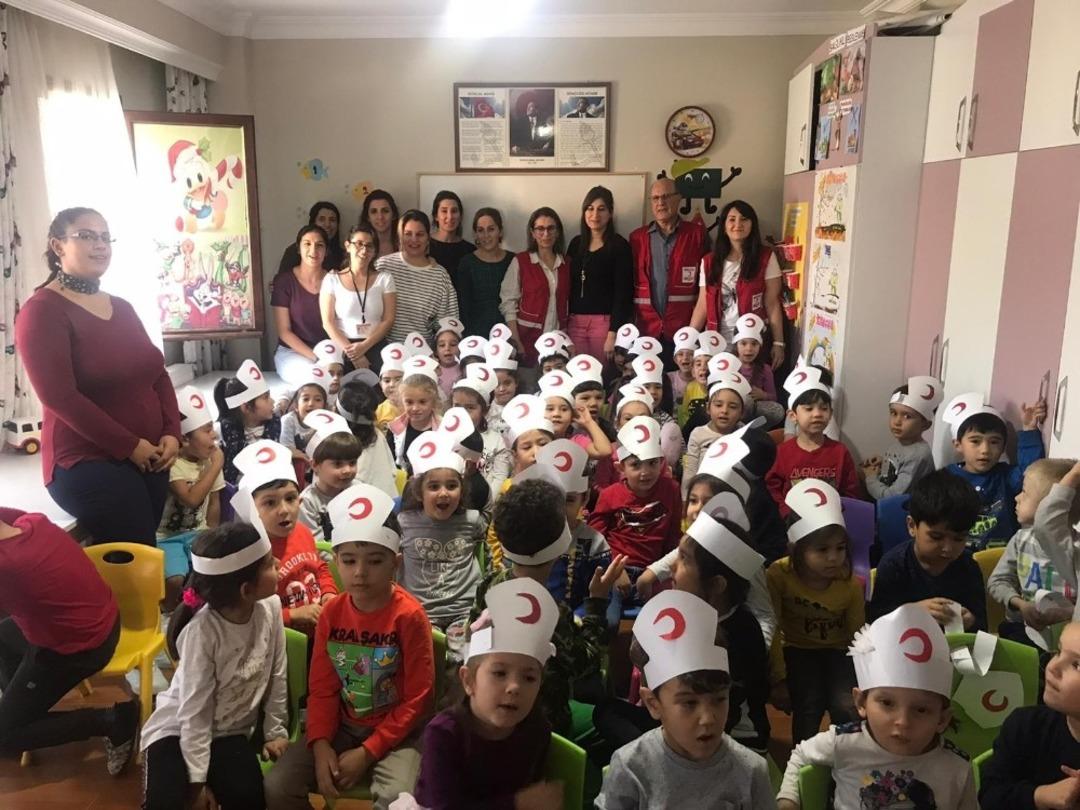 Minikler Kızılay Haftası&rsquo;nı kutladı