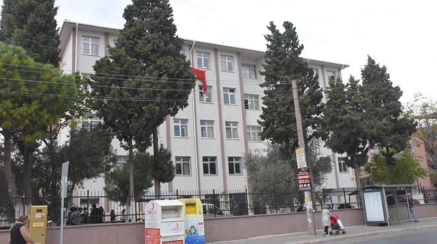 Aynı gece iki okula giren hırsız yakalandı