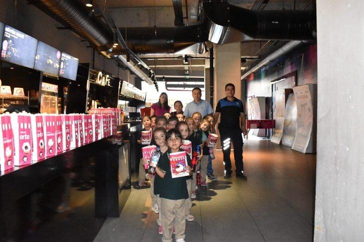 Tarsus’ta polis 530 öğrenciyi sinemaya götürdü G2