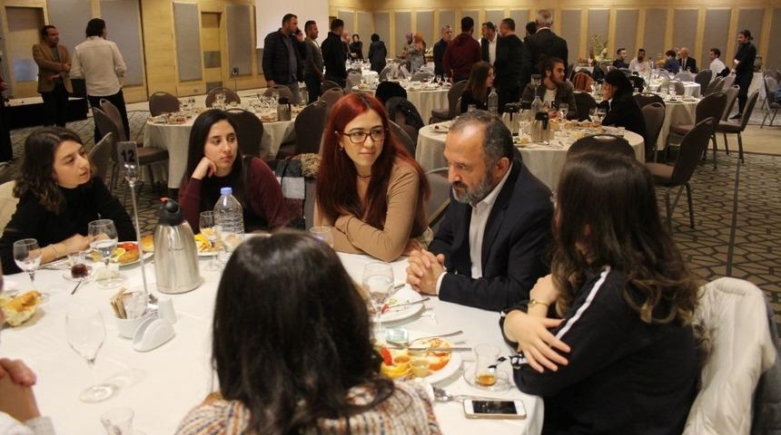 Rekt&ouml;r &Ccedil;ufalı, &ouml;ğrencilerle kahvaltıda buluştu