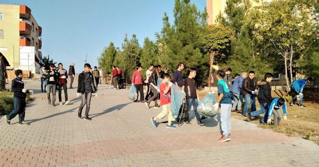Siirt&rsquo;te &ccedil;ocuklar atıkları topladı