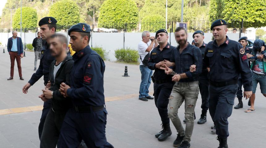 Antalya'da silahlı uyuşturucu kavgası! Gözaltılar var