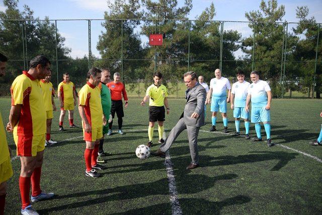 BUÜ personeli hünerlerini halı sahada gösterecek