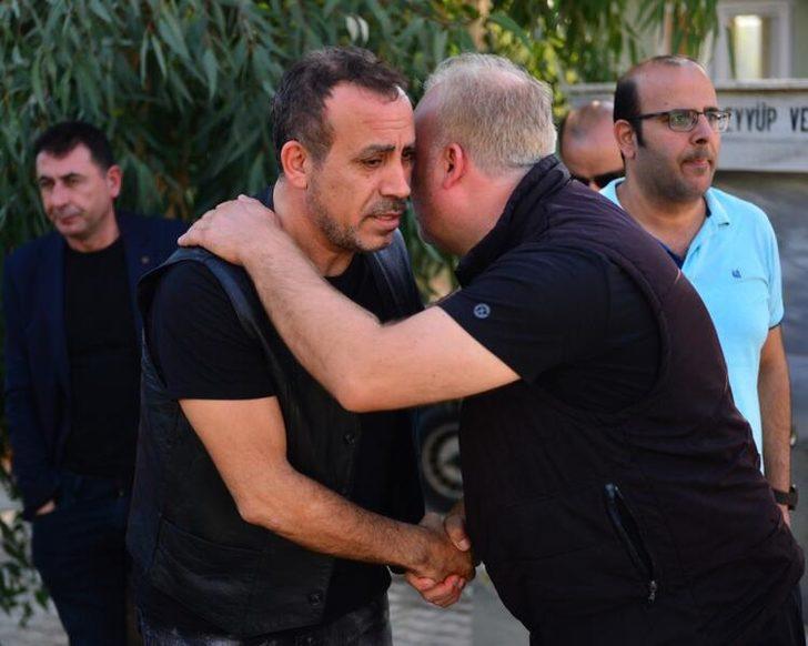 Haluk Levent, annesini son yolculuğuna uğurladı G1