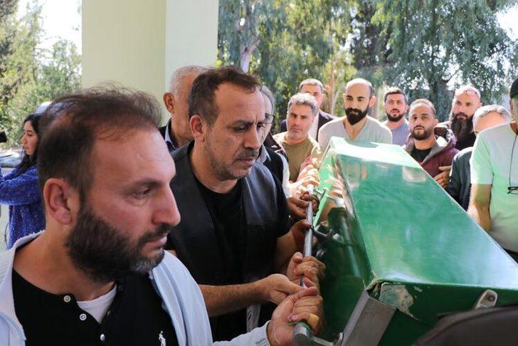 Haluk Levent, annesini son yolculuğuna uğurladı G3