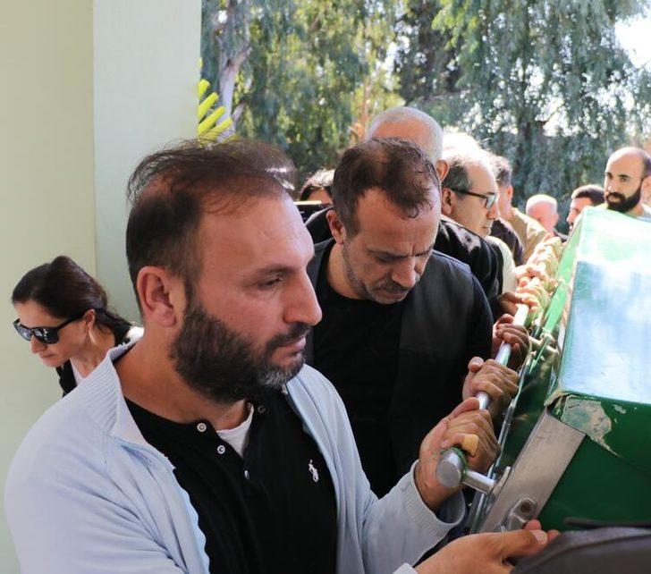 Haluk Levent, annesini son yolculuğuna uğurladı G5