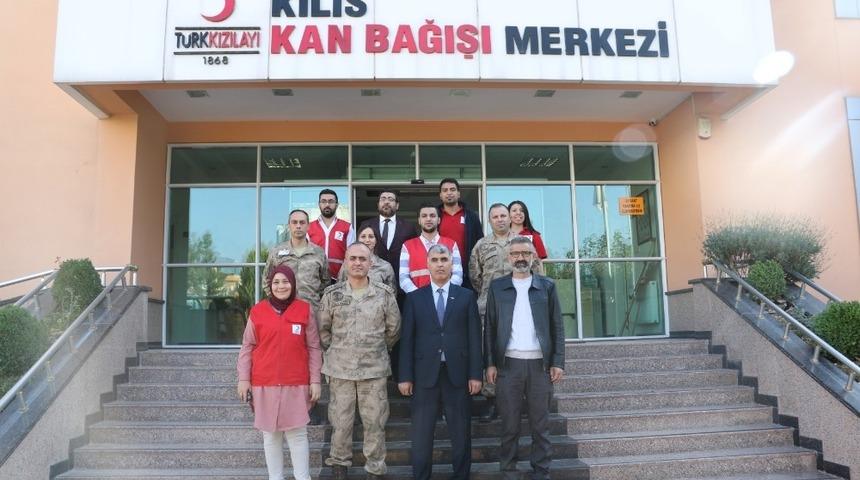 Jandarmadan kan merkezine anlamlı ziyaret