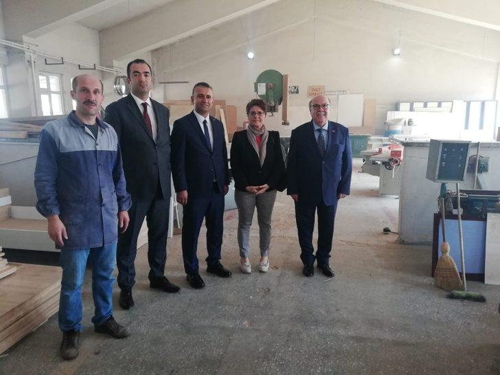 MEB Müşaviri Çolakoğlu okulları ziyaret etti G4