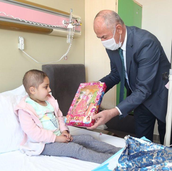Başkan Akman’dan lösemili çocuklara moral ziyareti G5